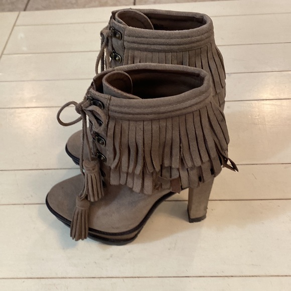 Brian Atwood fringed suede boot heels in size 8.5 - Picture 4 of 7